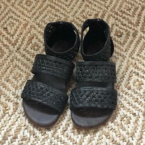 Black sandals size 8